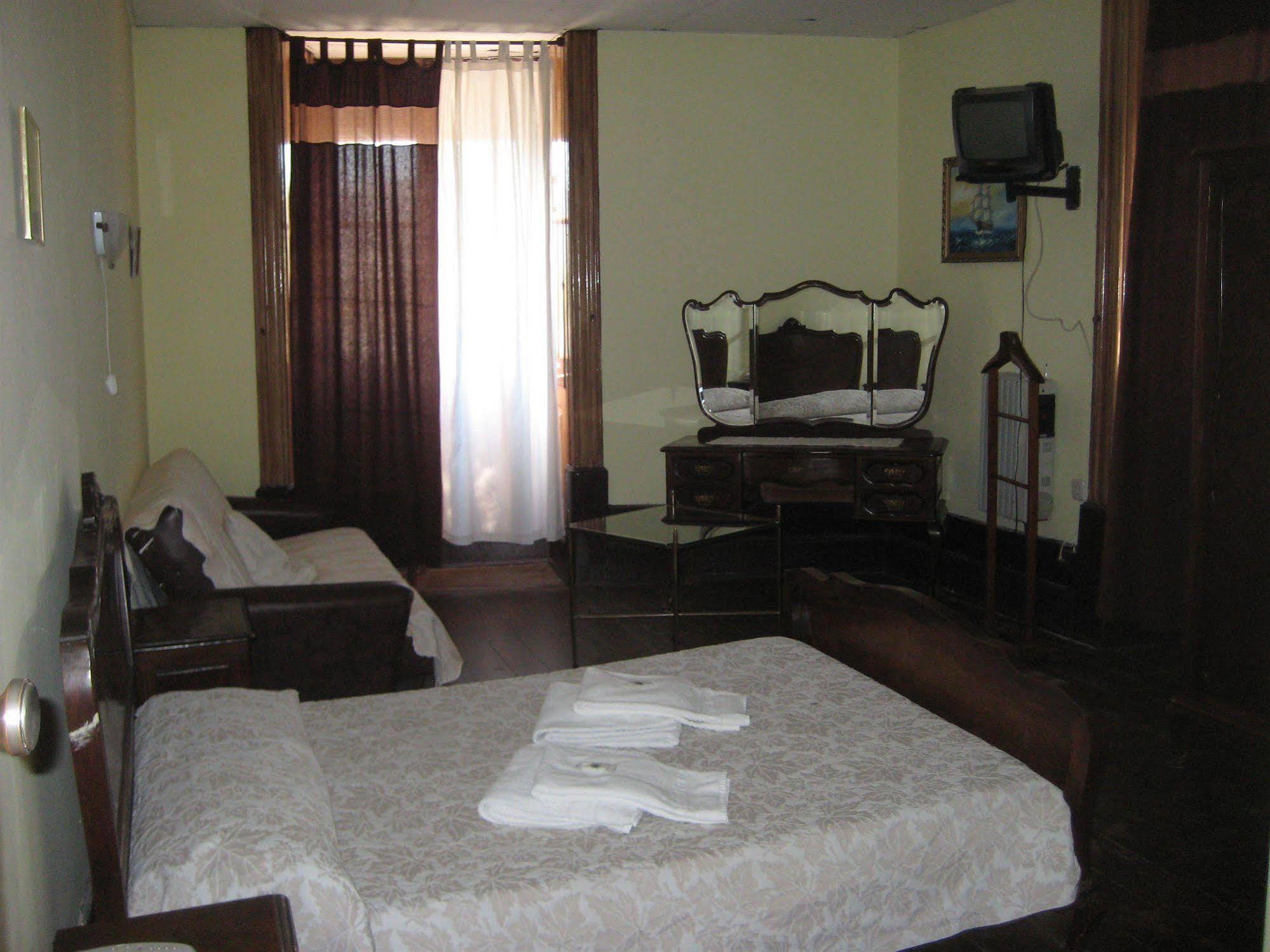 Hostel Avenida โกอิมบรา ภายนอก รูปภาพ